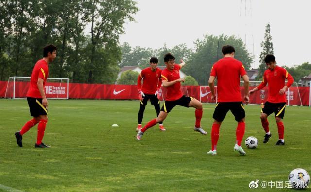 国足备战训练进入“快车道” 李铁已心中有谱
